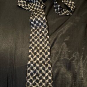 Elegant Geometric Black and Gray Tie